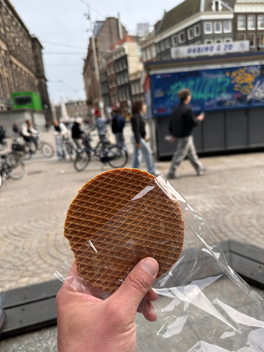 Голландская вафля из супермаркета Albert Heijn