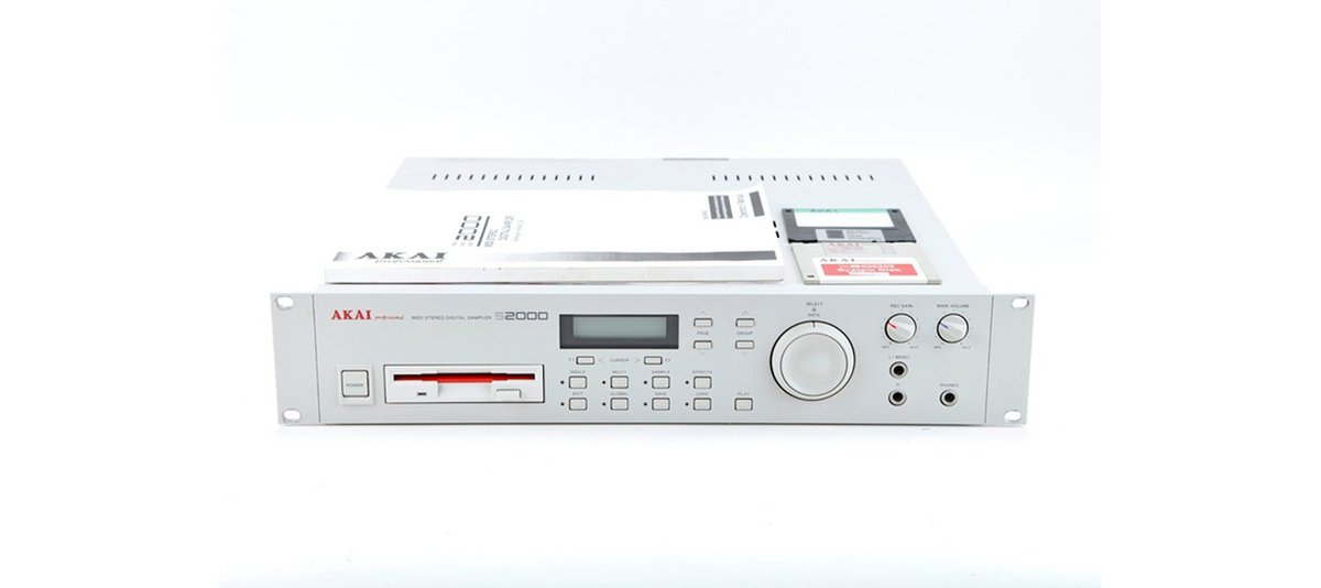 Герой сегодняшнего выпуска - сэмплер Akai S2000.