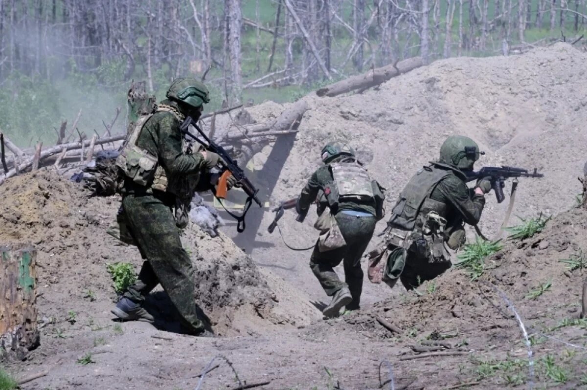    Наши части из состава группировки войск «Восток» с опорой на Воздвижевку и позиции в районе Рождественского устроили бросок на окраины Любицкого, одного из важнейших хабов снабжения ВСУ на этом участке фронта.