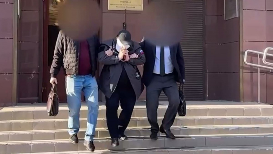 Задержание директора «Калугадорзаказчика». Его поймали на взятке, хотя зарплата была 250 тысяч рублей в месяц