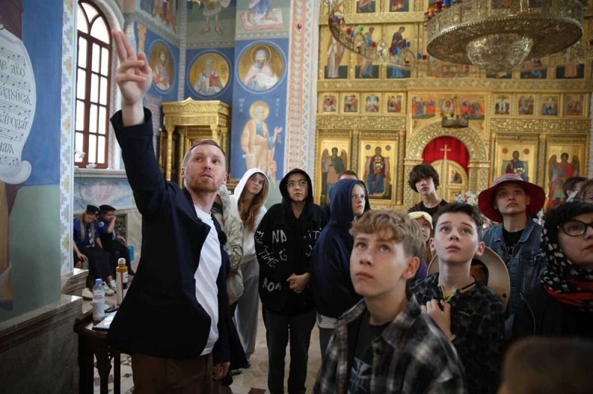    Будущим художникам показали искусство росписи в древнем храме на Урале
