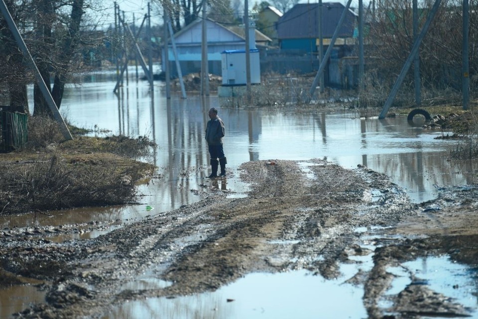    Под водой остаются дачные дома, участки и два участка дорог Олег РУКАВИЦЫН