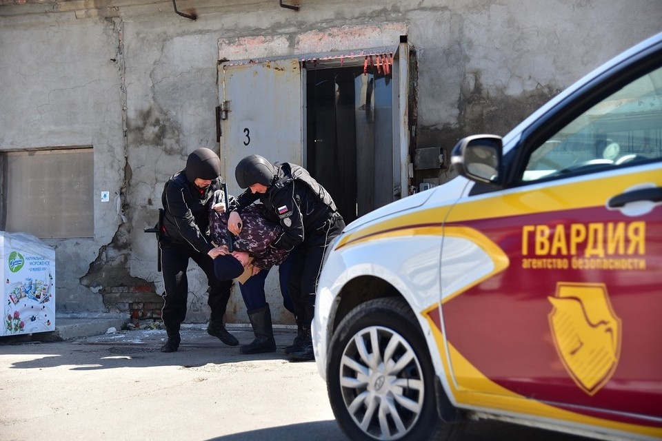    Нападавшего задержали бойцы ГБР-73. Фото: Агентство безопасности Гвардия