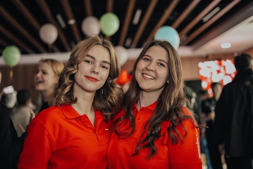   В Донецком Доме молодежи «30/09» прошел масштабный фестиваль, посвященный Дню защиты детей. Фото: «Движение Первых» ДНР