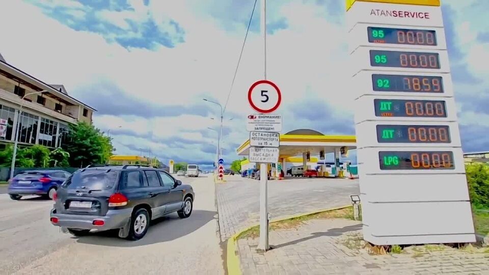 Почему опытные водители перед Крымским мостом всегда смотрят на стрелку бензобака