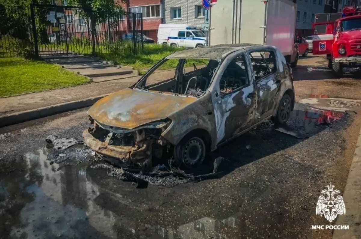    В проезде Соловьиная Роща в Смоленке во время движения загорелся автомобиль