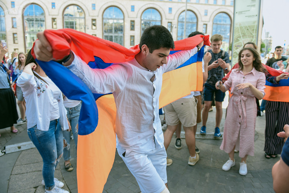 Из открытых источников в интернете. Армяне в РФ. 
