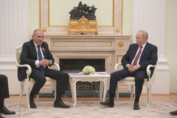 Никол Пашинян и Владимир Путин. Обложка © Life.ru