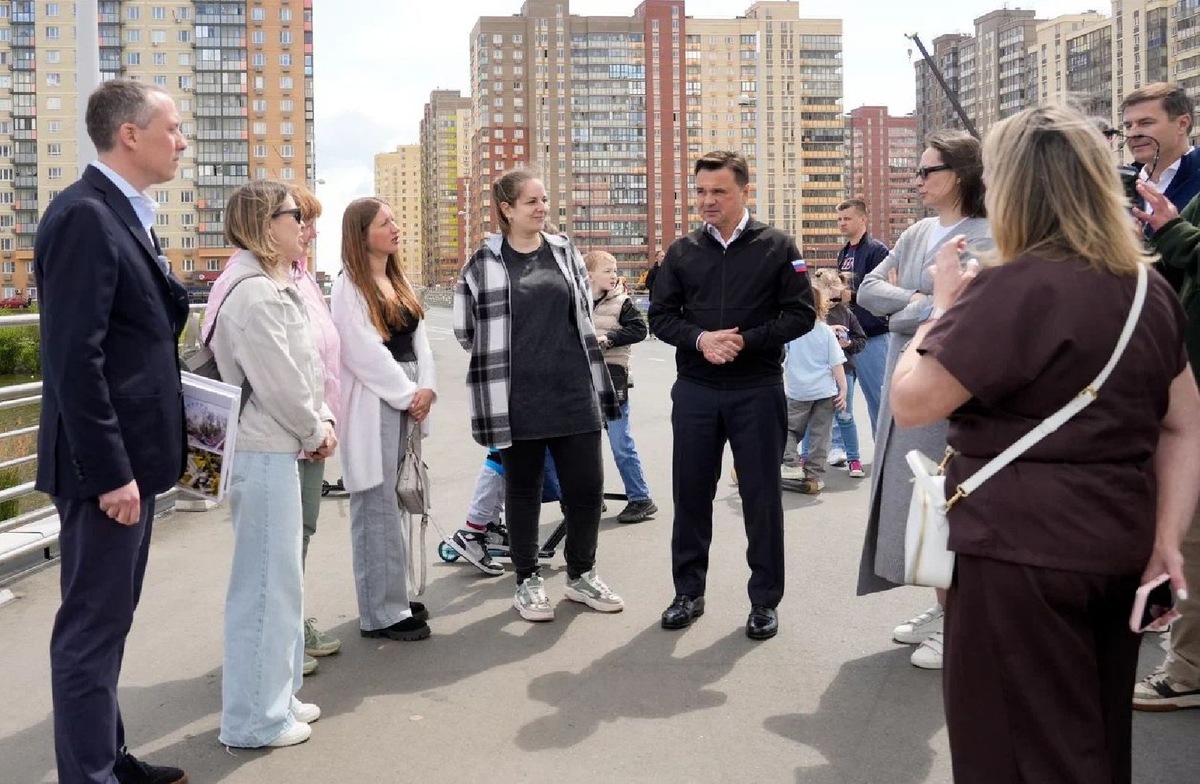    А. Воробьёв (в центре) (Фото: пресс-служба губернатора и правительства МО)