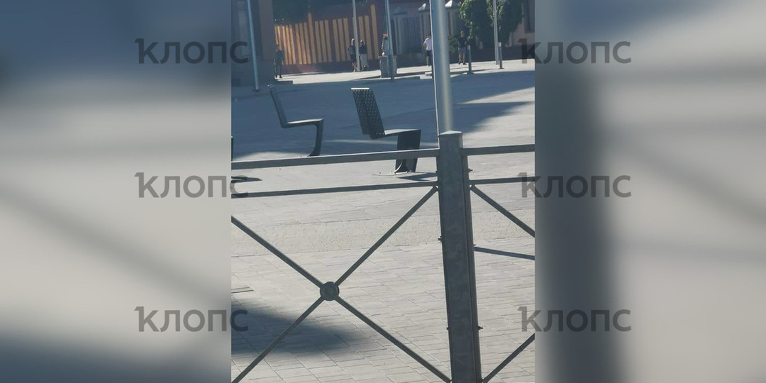 Власти Советска объяснили причину появления странных стульев в центре города