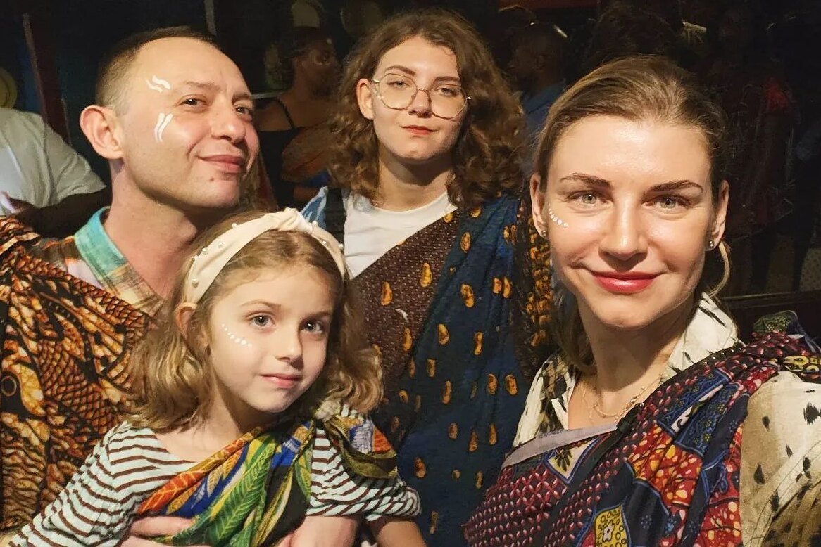     Лидер группы «Звери», беременная Анна Михайловская и другие звезды показали редкие фото с детьми
