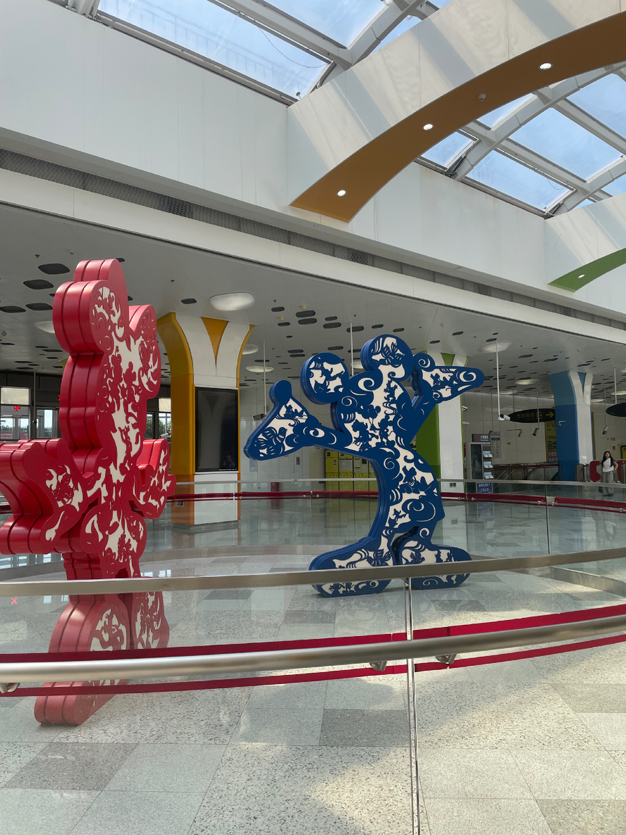 Фотография со станции метро Disney Resort Station