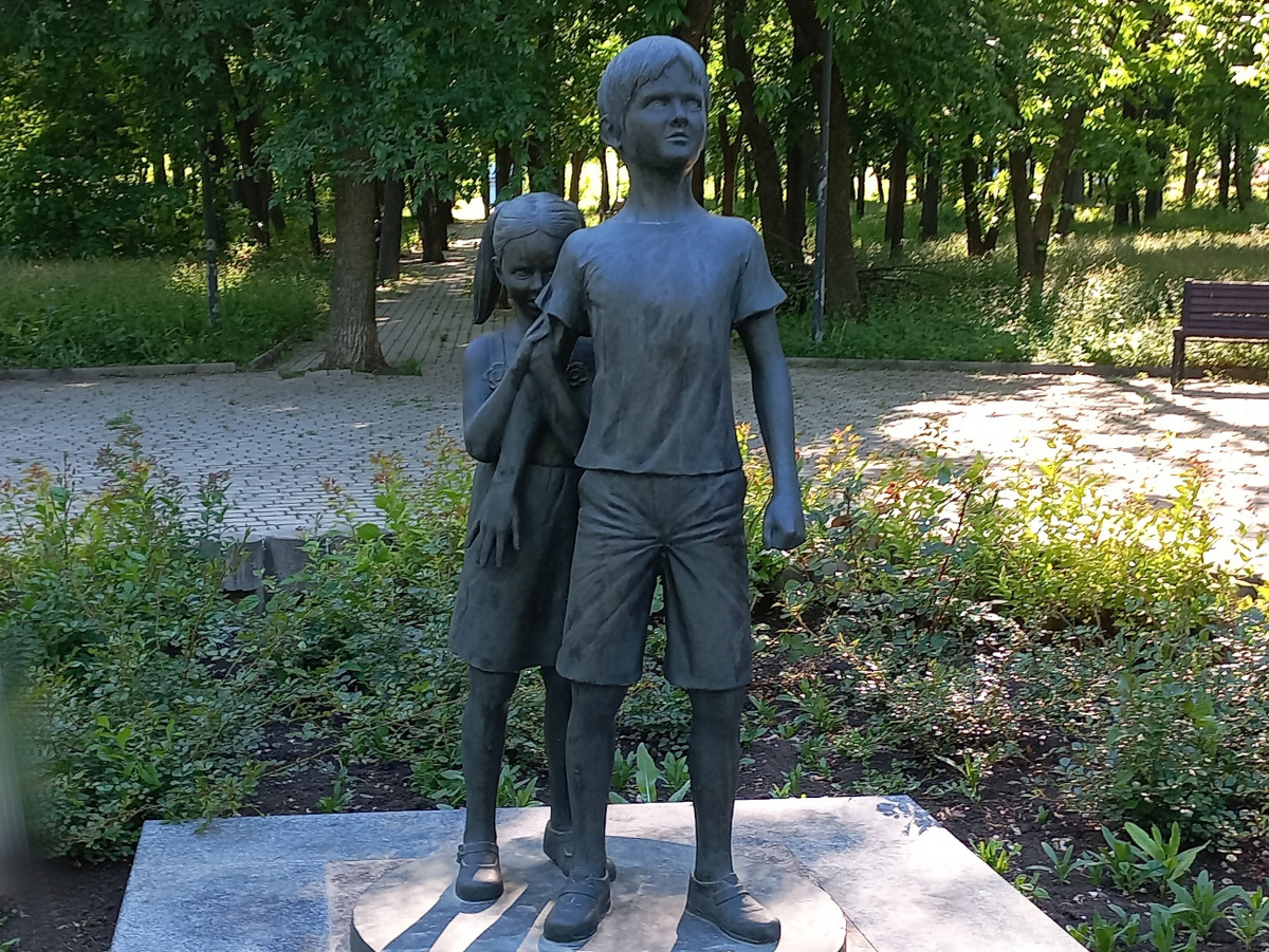 Памятник «Детям Донбасса» в Донецке