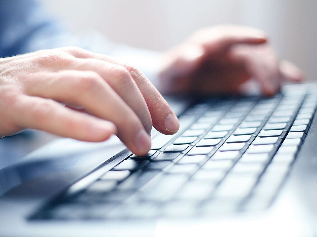    !Ноутбук© fotolia.com / strixcode