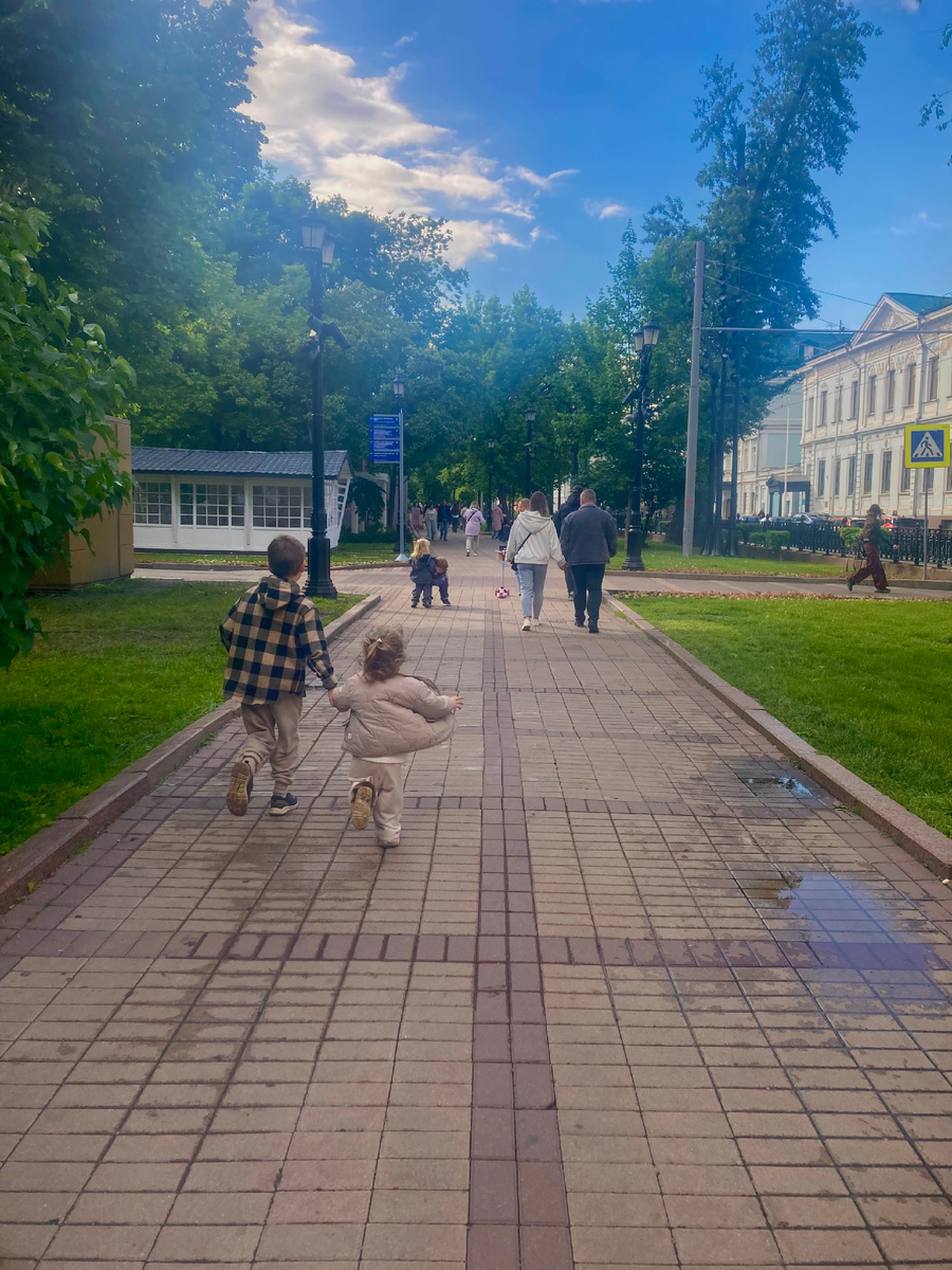 Мои. Несутся в светлое будущее)))