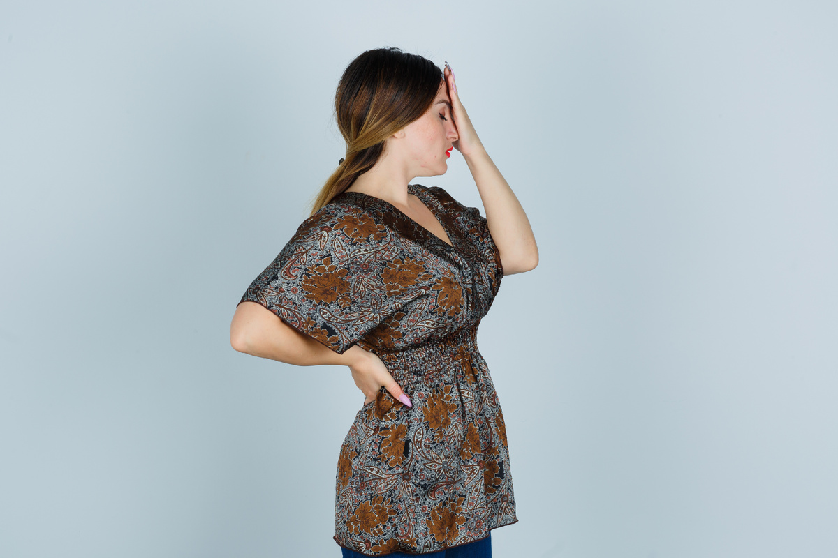 https://www.magnific.com/ru/free-photo/expressive-young-woman-posing-studio_12524576.htm#fromView=search&page=2&position=21&uuid=37293b16-107a-4672-a23e-9301577515cd&query=%D0%B6%D0%B5%D0%BD%D1%89%D0%B8%D0%BD%D0%B0+50+%D0%BB%D0%B5%D1%82+%D0%B7%D0%BB%D0%B0%D1%8F+%D1%81%D0%BF%D0%B8%D0%BD%D0%B0