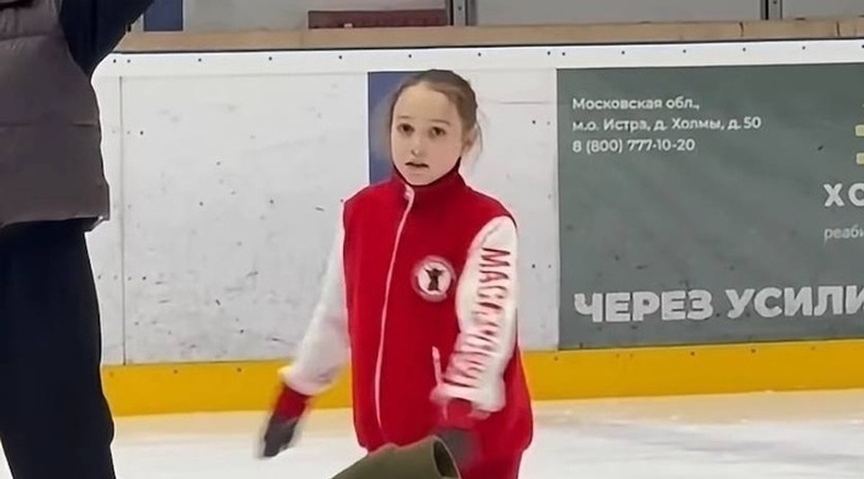    Эмми вернулась к маме в Москву. Фото: кадр видео.