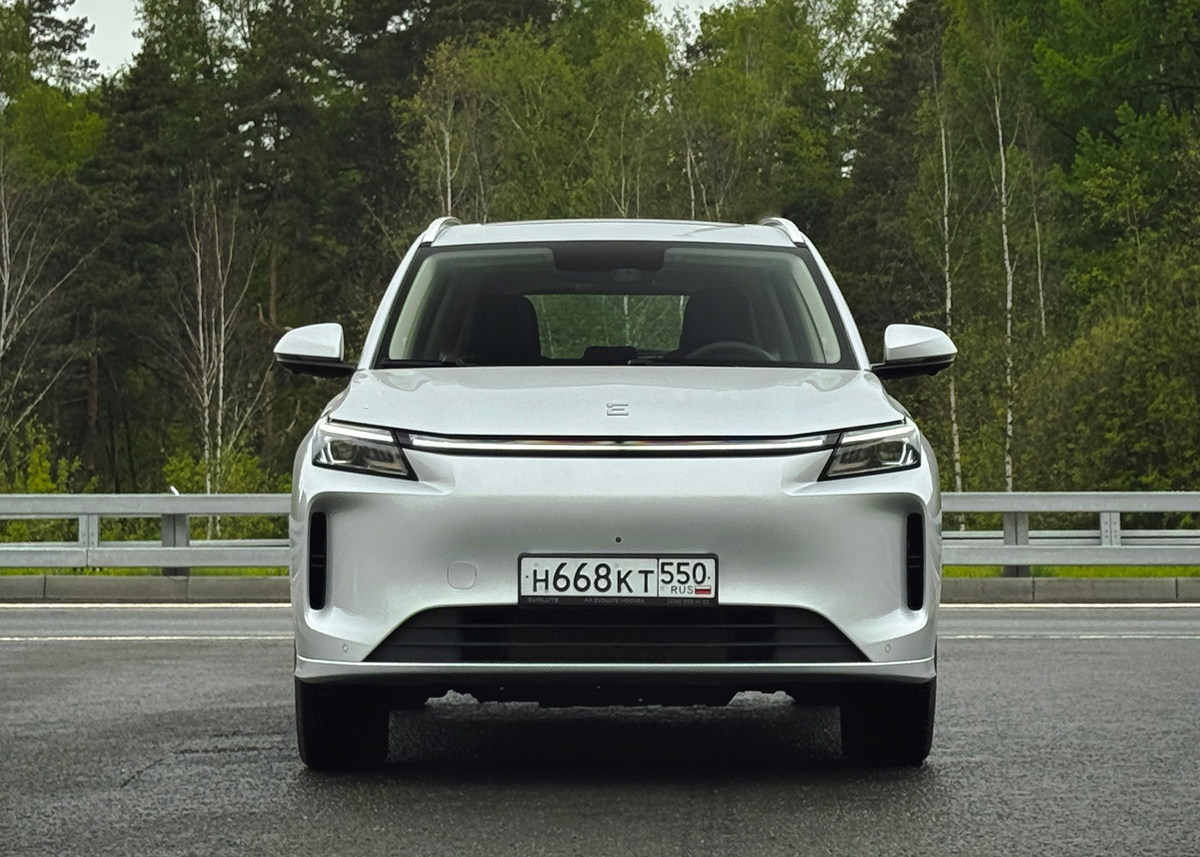 Передняя часть Evolute i-Space 4x4 не поражает дизайнерскими изысками