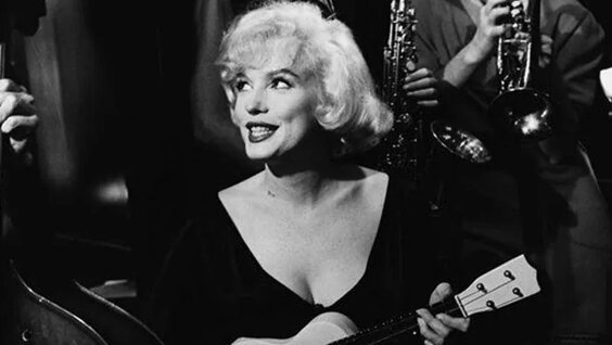 "В джазе только девушки"   1959г