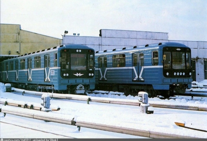 81-717 с компановкой фар 2-2-2 и 1-4-1
