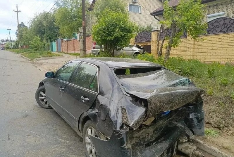 В Улан-Удэ нетрезвая компания на «Хонде» врезалась в забор жилого дома