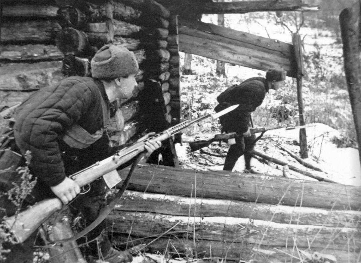 Солдаты с СВТ-40