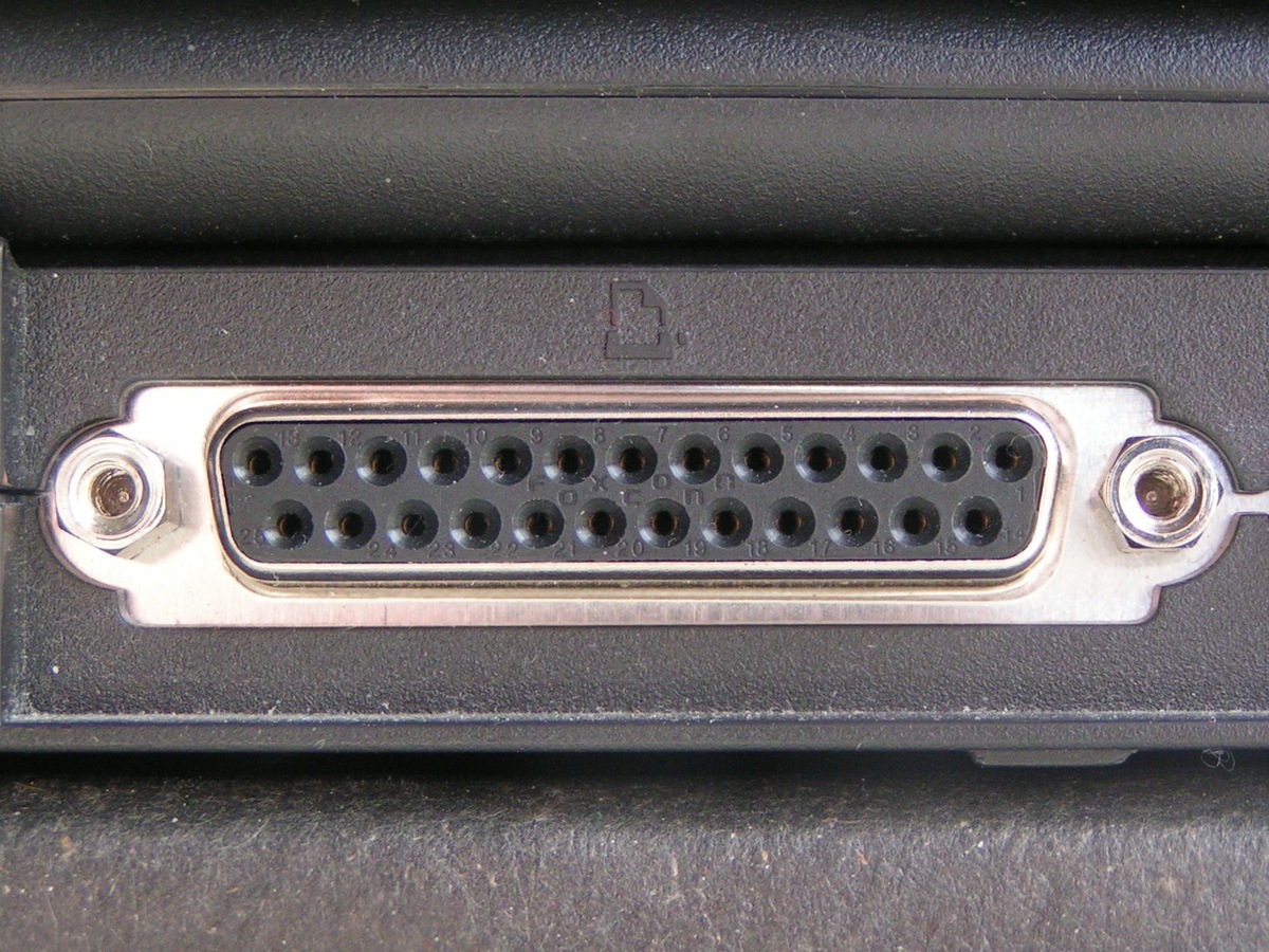 Параллельный порт DB-25 принтера в стиле IBM PC и некоторых других компьютеров