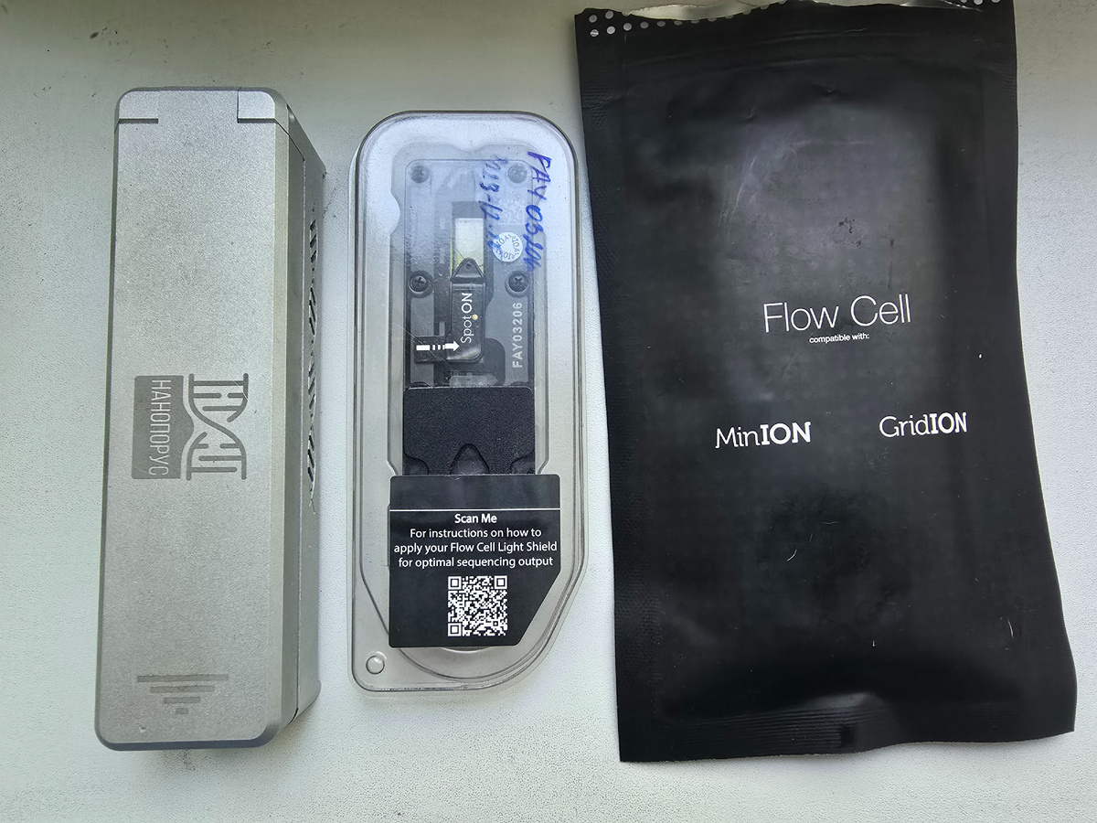 Секвенатор "Нанопорус" с проточной ячейкой Flow Cell.