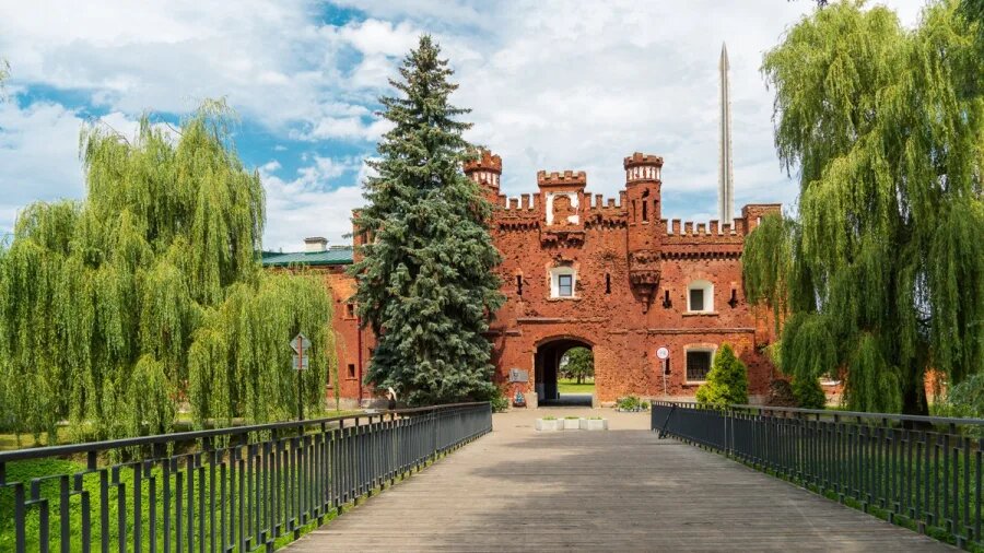 Холмские ворота, расположенные в мемориальном комплексе «Брестская крепость-герой»