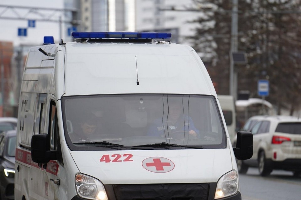   Школьнице стало плохо после сдачи экзамена, и ей вызвали скорую помощь. Светлана МАКОВЕЕВА