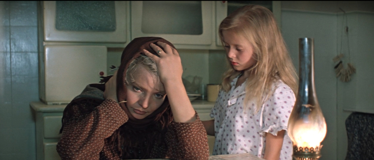 Кадр из кинофильма "Мачеха", 1973 г., режиссер Олег Бондарев, сценарист Эдгар Смирнов, композитор Григорий Пономаренко (скриншот)