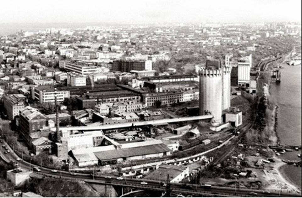    Так завод клапанов выглядел в 1991 году. Фото: предоставлено "Комсомолке".