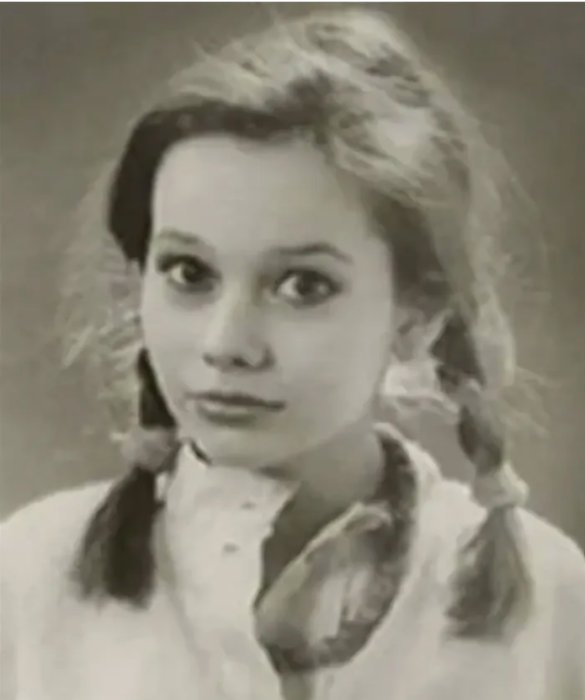 Елена Корикова в детстве.