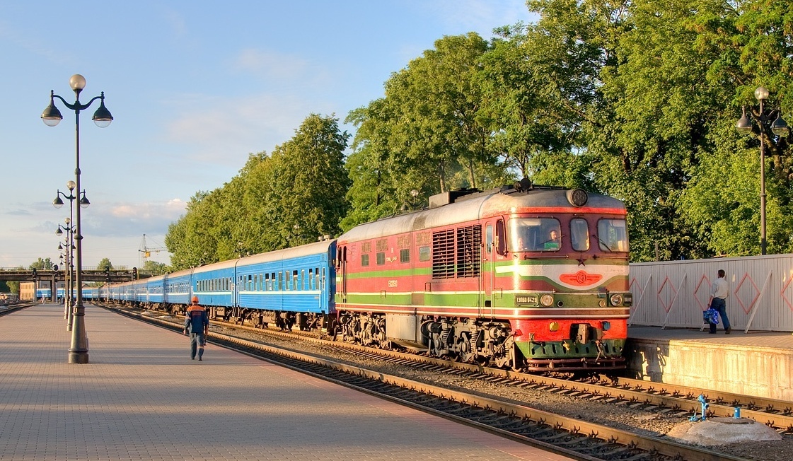 С поездом №39 Полоцк - Москва прибывает на ст. Витебск. Автор Лелик. 2009 г. Паровоз ИС.