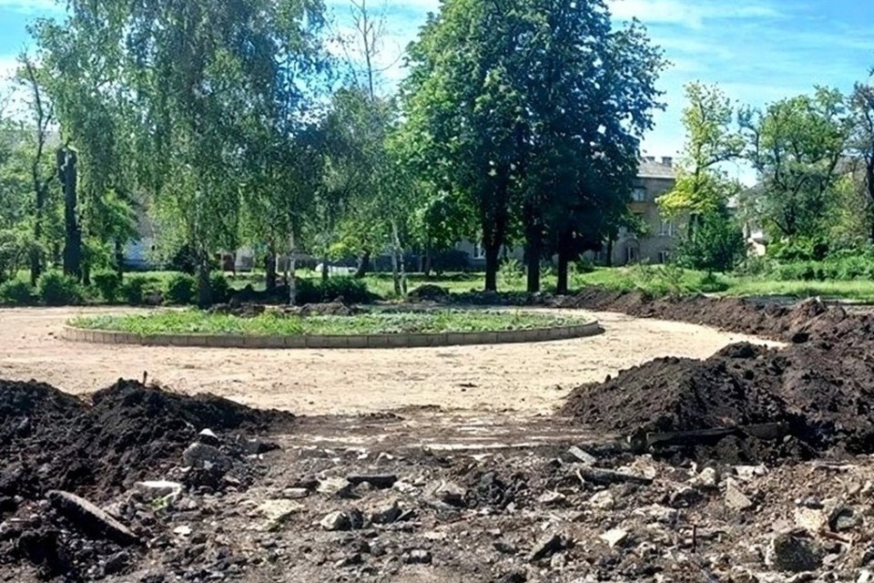   В Донецке продолжается благоустройство сквера на Киевском проспекте. Фото: Минстрой ДНР