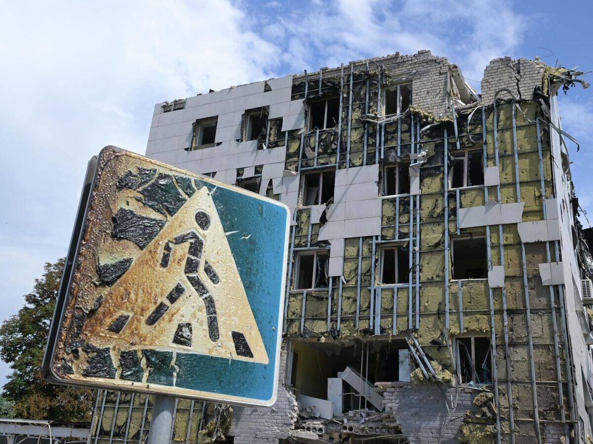    Место удара ВСУ по колледжу в Старобельске в ЛНР | © РИА Новости / Евгений Биятов