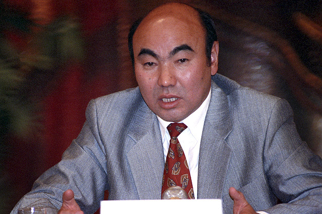 Аскар Акаев
