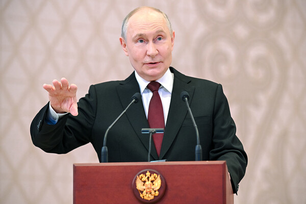 Президент РФ Владимир Путин во Дворце Независимости в Астане во время пресс-подхода по итогам заседания Высшего Евразийского экономического совета, 29 мая 2026 года / Сергей Бобылев/РИА Новости   📷
