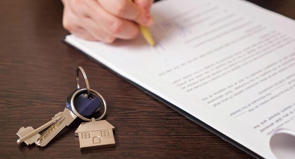    istockphoto.com/LENblR