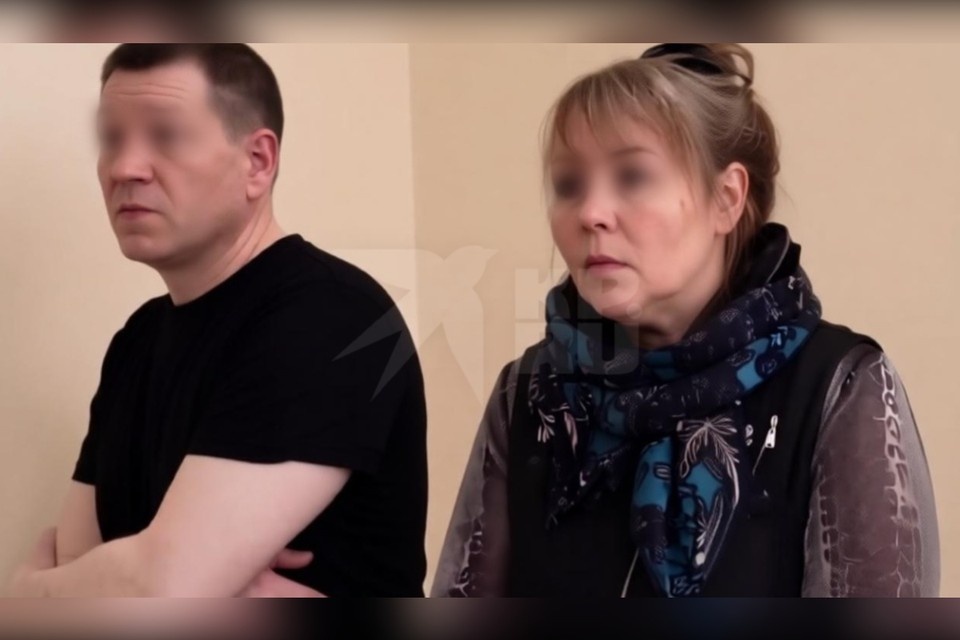    "Дядя Игорь" и тетя Наташа" из Минусинска, которые обирали сирот до трусов, слушают приговор суда. Фото: пресс-служба красноярской краевой прокуратуры.