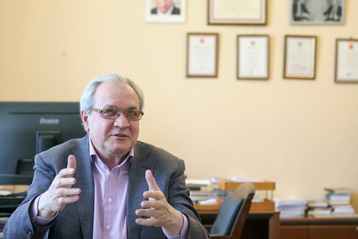    Валерий Фадеев: Цель и смысл экономики - достойная, в материальном отношении, жизнь. / Сергей Куксин/РГ