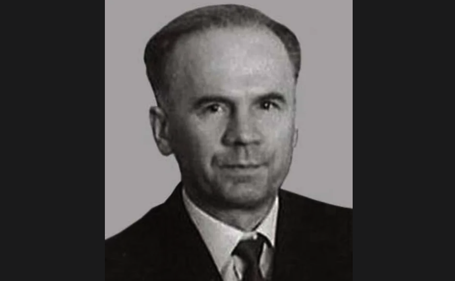 Олег Пеньковский. Полковник ГРУ. За два года передал Западу более пяти тысяч страниц секретных документов.