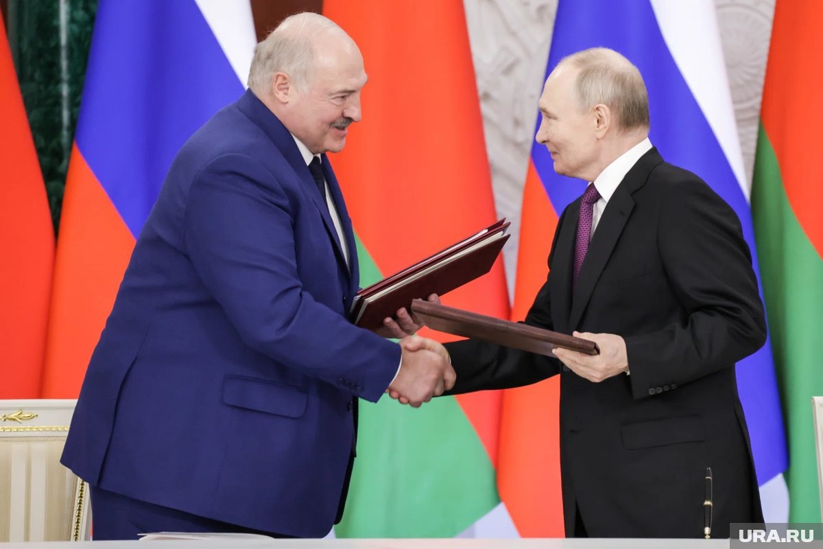    Путин и Лукашенко 2 июня, в частности, общались по телефону о предстоящем форуме в Минске