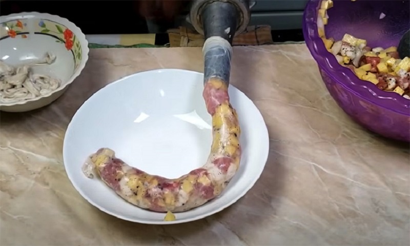 Картофельные колбаски с мясом и салом: бюджетный рецепт с домашним вкусом