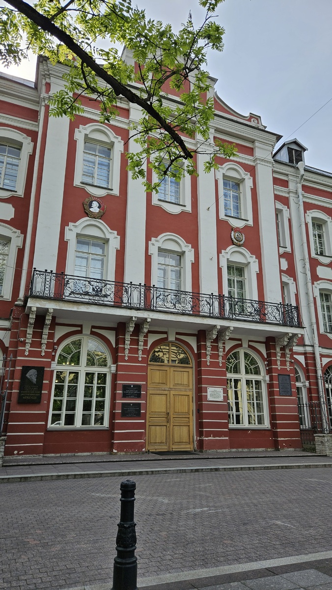 СПБГУ. Здание 12 коллегий (фотография автора).