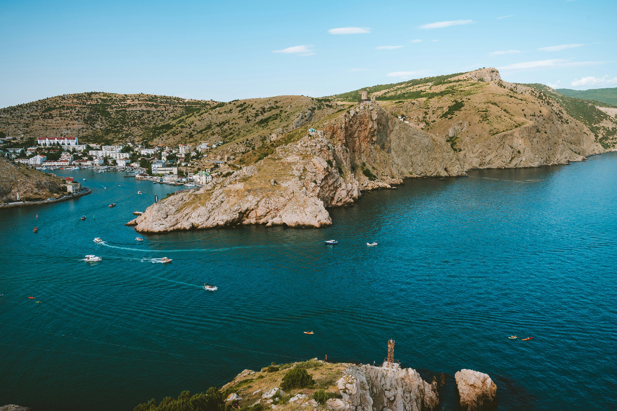  Автор фото Nikolay Vorobyev на Unsplash