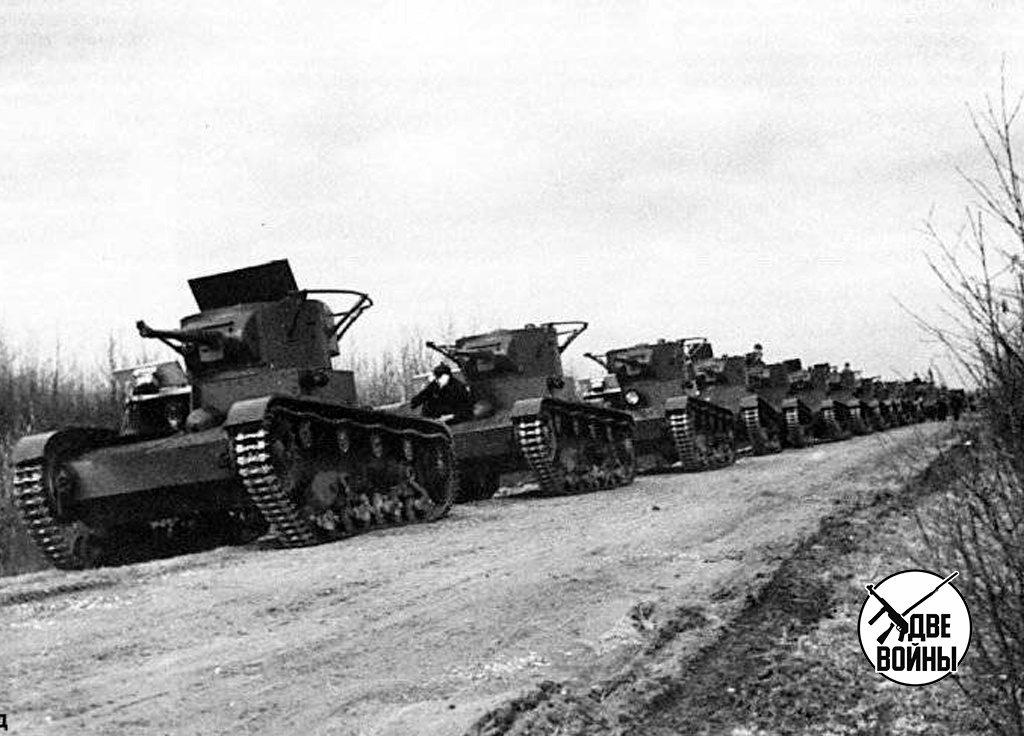Советские Т-26. Привал во время марша. Фото в свободном доступе.