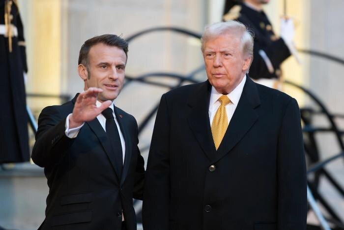 Эмманюэль Макрон и Дональд Трамп. Обложка © Shutterstock / FOTODOM / Frederic Legrand - COMEO