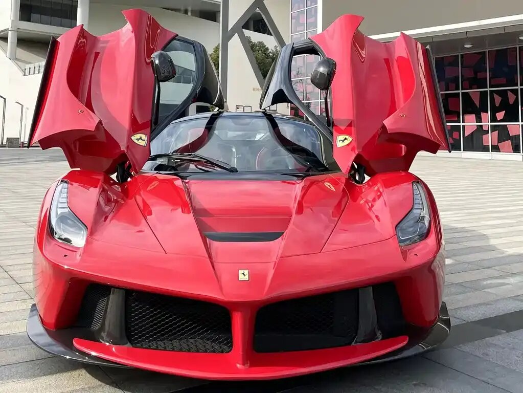 По материалам locpit.ru - https://locpit.ru/products/ferrari-laferrari-2016-che168-45219611