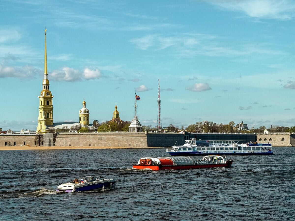    Вид на Петропавловскую крепость и реку Неву в Санкт-Петербурге | © РИА Новости / Алексей Даничев